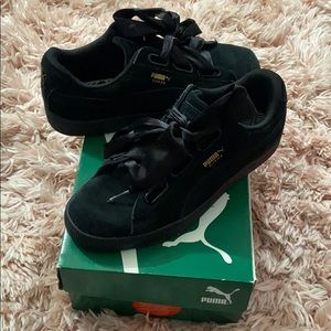 Suede heart satin II pumas